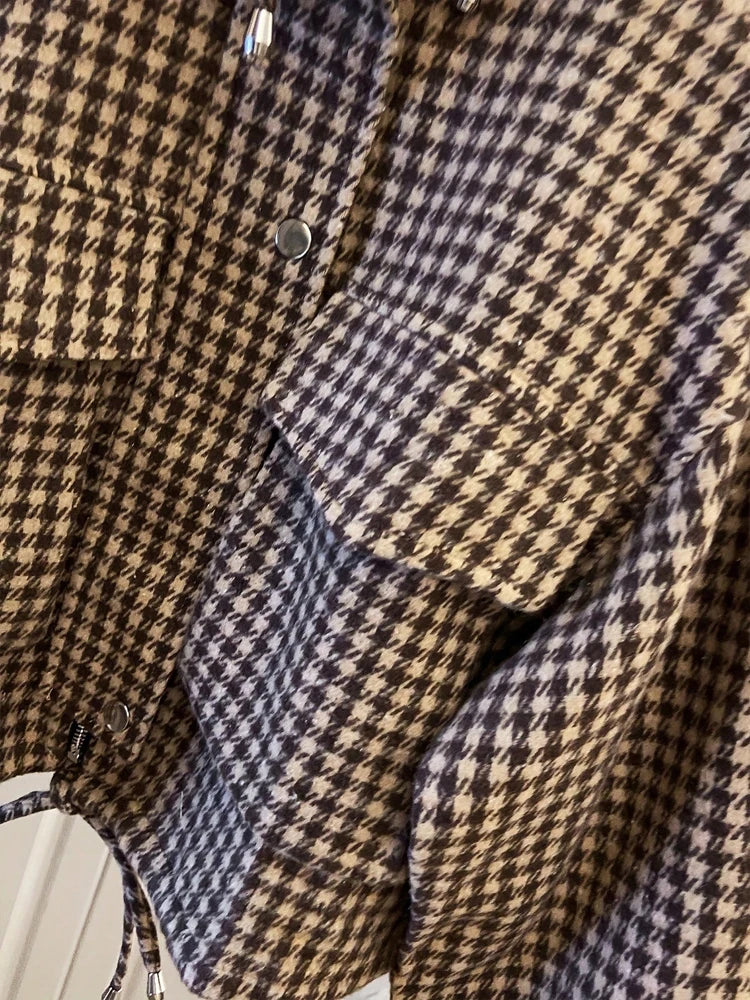Veste Maëlys – Courte à Motif Pied-de-Poule